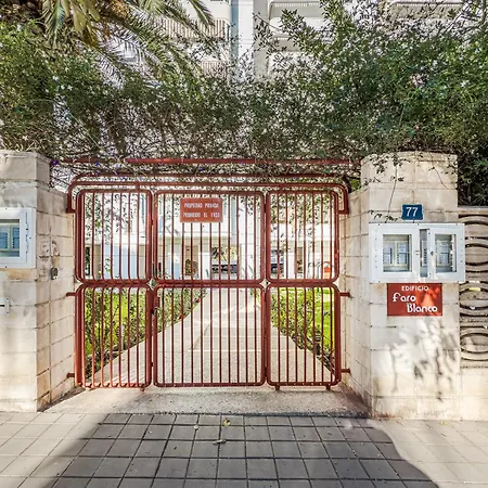 New Charming By The With Swimming Pool, Parking & Tennis Court Apartment *