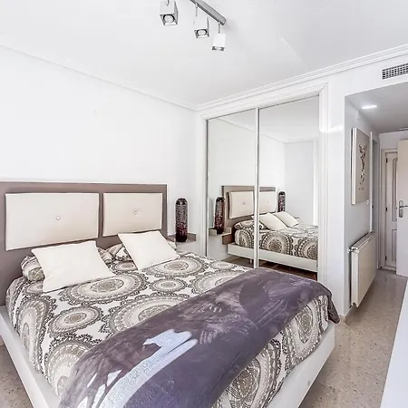 Apartment New Charming By The With Swimming Pool, Parking & Tennis Court *