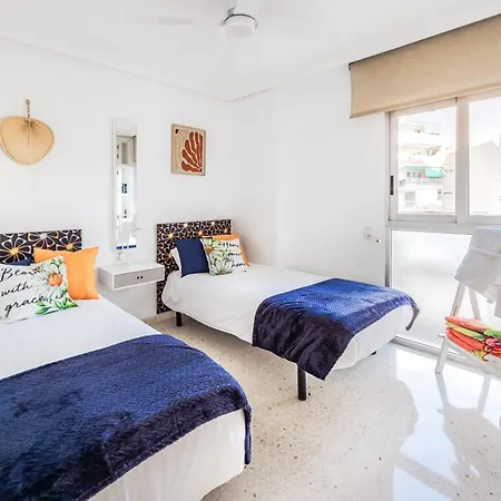 New Charming By The With Swimming Pool, Parking & Tennis Court *
