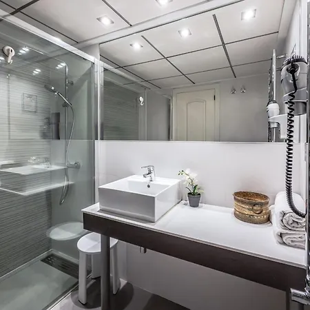 New Charming By The With Swimming Pool, Parking & Tennis Court Alicante