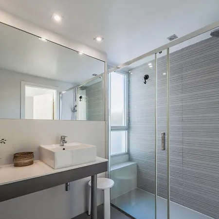 Apartment New Charming By The With Swimming Pool, Parking & Tennis Court
