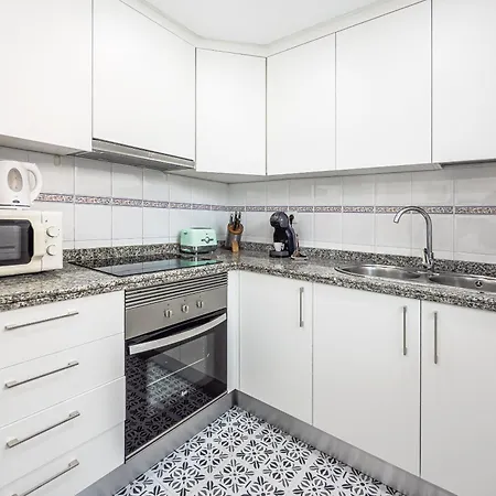 New Charming By The With Swimming Pool, Parking & Tennis Court